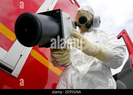 Nuclear disaster simulation in Cadarache, South of France near the area where will be built the next Nuclear plant ITER. The civil security test his reaction in emmergency on January 25, 2006. Photo by Gerald Holubowicz/ABACAPRESS.COM. Stock Photo