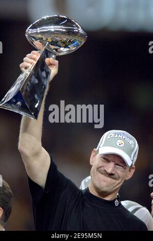 Pittsburgh Steelers head coach Mike Cowher holds the Lombardi Trophy after a 21-10 victory over the Seattle Seahawks in Super Bowl XL in Detroit, Michigan, USA, on Sunday, February 5, 2006. Photo By Lionel Hahn/Cameleon/ABACAPRESS.COM Stock Photo