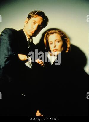 David Duchovny, Gillian Anderson, 'The X-Files' (1998) Fox / File Reference # 34082-394THA Stock Photo