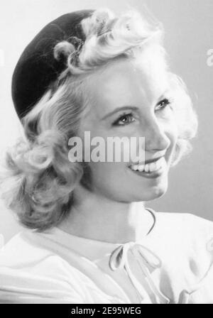 MARTHA TILTON (1915-2006) American singer, film and TV actress about 1944. Stock Photo
