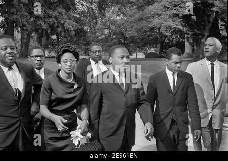 Ralph Abernathy (left), Martin Luther King, Jr. (center), John Lewis (2nd right) with group of people leaving White House after meeting with U.S. President Lyndon Johnson, Washington, D.C., USA, Marion S. Trikosko, August 5, 1965 Stock Photo