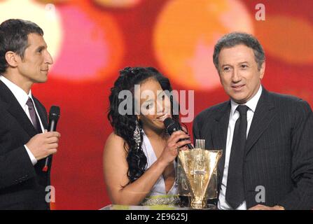 French singer Amel Bent wins the award of the artist revelation of the year during the 21th 'French Music Awards' (Les victoires de la musique) at le Zenith in Paris, France on March 4, 2006. Photo by Bruno Klein/ABACAPRESS.COM. Stock Photo