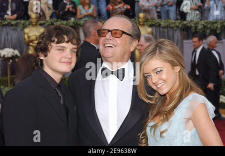 Jack Nicholson with his children Lorraine and Raymond, arriving at the 78th Annual Academy Awards held at the Kodak Theatre in Los Angeles, CA, USA on March 5, 2006. Photo by Hahn-Khayat-Nebinger/ABACAPRESS.COM Stock Photo