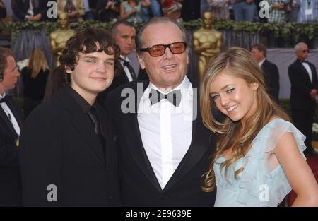 Jack Nicholson with his children Lorraine and Raymond, arriving at the 78th Annual Academy Awards held at the Kodak Theatre in Los Angeles, CA, USA on March 5, 2006. Photo by Hahn-Khayat-Nebinger/ABACAUSA.COM Stock Photo