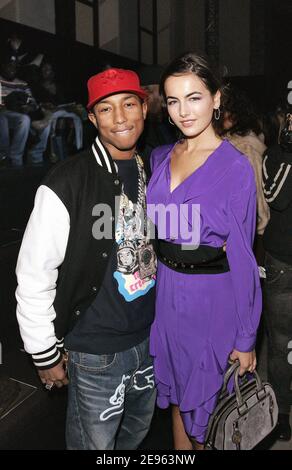 US singer Kanye West attends Louis Vuitton Men's Spring-Summer 2009  collection in Paris, France on June 26, 2008. Photo by  Nebinger-Taamallah/ABACAPRESS.COM Stock Photo - Alamy