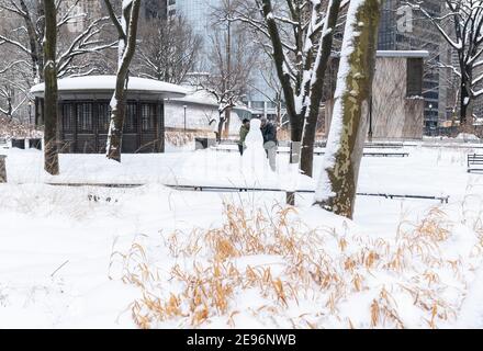 New York, United States. 02nd Feb, 2021. A couple seen making snowman in Battery Park covered with snow after major snowfall the day before brought more than foot on the ground in New York on February 2, 2021. (Photo by Lev Radin/Sipa USA) Credit: Sipa USA/Alamy Live News Stock Photo