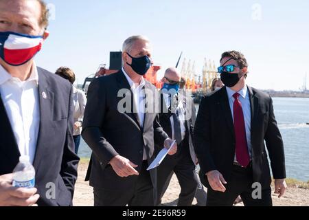 Houston, USA. 02nd Feb, 2021. Houston, TX USA Feb. 2, 2021: U.S. House Minority Leader KEVIN MCCARTHY leads a group of Congressmen including Rep. DAN CRENSHAW (r) in criticizing President Joe Biden's cancellation of the Keystone XL pipeline project and other new energy policies they say are hurting the Texas economy. Credit: Bob Daemmrich/Alamy Live News Stock Photo