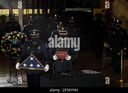 Washington, DC, USA. 2nd Feb, 2021. U.S. Capitol Police Officers carry the urn holding the remains of fellow officer Brian D. Sicknick, 42, to lie in honor in the Capitol Rotunda on Tuesday evening, February 2, 2021. Officer Sicknick was responding to the riot at the U.S. Capitol on Wednesday, January 6, 2021, when he was fatally injured while physically engaging with the mob. Members of Congress will pay tribute to the officer on Wednesday morning before his burial at Arlington National Cemetery. Credit: Salwan Georges/Pool Via Cnp/Media Punch/Alamy Live News Stock Photo