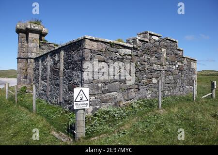 Maclean burial enclosure at Ardnish, an enclosed structure with a warning sign on the Isle of Coll, Inner Hebrides of Scotland Stock Photo