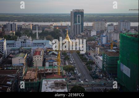 11.11.2015, Yangon, Republic of the Union of Myanmar, Asia - View from the Sky Bistro on the 20th floor of the Sakura Tower of downtown Yangon. Stock Photo