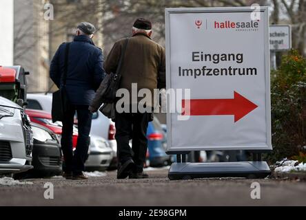 01 February 2021, Saxony-Anhalt, Halle (Saale): A sign in front of the vaccination centre in Halle/Saale shows the way to the entrance. The Federal Chancellor and the Minister Presidents of the federal states want to discuss improvements in corona vaccinations at a vaccination summit. Photo: Hendrik Schmidt/dpa-Zentralbild/ZB Stock Photo