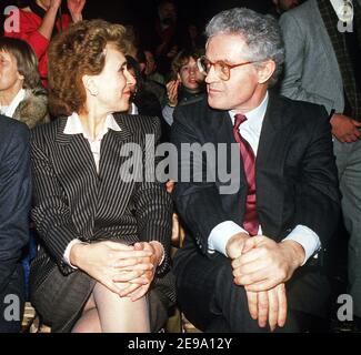 File picture of former French Minister Edith Cresson and French Prime Minister Lionel Jospin on January 25, 1986. Photo by Christophe Guibbaud/ABACAPRESS.COM Stock Photo