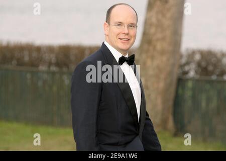 https://l450v.alamy.com/450v/2e9a1w6/file-photo-prince-albert-ii-of-monaco-arrives-at-the-private-pre-birthday-of-carl-xvi-gustaf-of-sweden-in-drottningholm-palace-on-april-29-2006-prince-albert-iis-reign-10th-anniversary-is-being-celebrated-in-the-principality-on-july-11-2015-photo-by-nebingerorbanabacapresscom-2e9a1w6.jpg