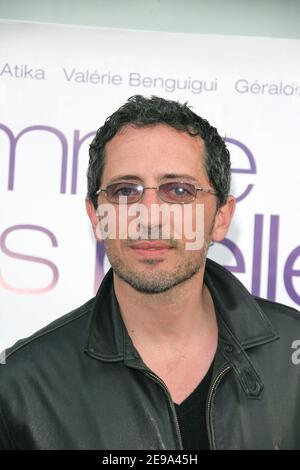 French humorist Dany Boon and his wife Yael attend the Premiere of 'Comme  t'y es belle !' at the Publicis theater in Paris, France, on May 2, 2006.  Photo by Denis Guignebourg/ABACAPRESS.COM