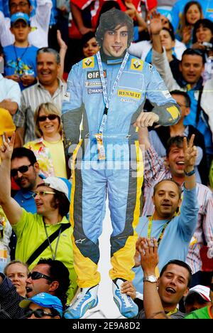 Fernando Alonso's fan during the Grand Prix of Spain at the Circuit de Catalunya race track in Montmelo near Barcelona, Spain, on May 14, 2006. Photo by Patrick Bernard/Cameleon/ABACAPRESS.COM Stock Photo