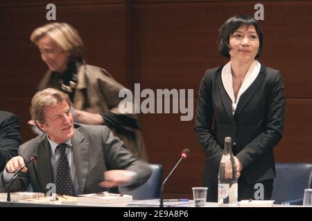 EXCLUSIVE - Bernard Kouchner chairs the conference debate 'Cross Vietnamese Destinies' with President Jacques Chirac's adoptive daughter Anh-Dao Traxel, a Vietnamese refugee in Paris, France on May 15, 2006. Photo by Mehdi Taamallah/ABACAPRESS.COM Stock Photo