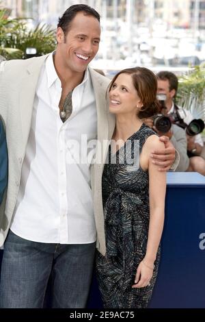 US actors 'The Rock' Johnson and Sarah Michelle Gellar pose during the photocall for the film 'Southland Tales' during the 59th Cannes Film Festival, in Cannes, France, on May 21, 2006. Photo by Hahn-Orban-Nebinger/ABACAPRESS.COM Stock Photo