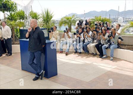 US actor Bruce Willis poses during the photocall for the film 'Over the Hedge' during the 59th Cannes Film Festival, in Cannes, France, on May 21, 2006. Photo by Axelle de Russe/ABACAPRESS.COM Stock Photo