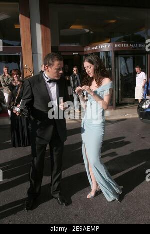 French humorist Dany Boon and his wife Yael attend the Premiere of 'Comme  t'y es belle !' at the Publicis theater in Paris, France, on May 2, 2006.  Photo by Denis Guignebourg/ABACAPRESS.COM