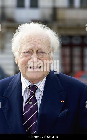 French writer Maurice Druon arrives in Bordeaux, France on May 27, 2006. Druon, a World War II veteran, is the Secretary of 'Academie Francaise', a Goncourt Prize winner, TV serie and song author, has just published his memoirs. Photo by Patrick Bernard/ABACAPRESS.COM Stock Photo