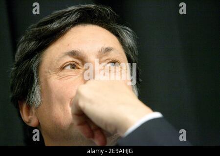 'France Televisions' president Patrick de Carolis announces the summer schedules during a press conference in Paris, France, on May 29, 2006. He told his disapointment regarding the decision of TV presenter Thierry Ardisson to leave french TV 'France 2'. Photo by Mehdi Taamallah/ABACAPRESS.COM Stock Photo