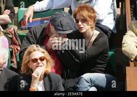 French actor Francis Perrin and his wife Caroline Berg watch a game during the 6th day of French Open Tennis tournament held at Roland Garros stadium in Paris, France on June 2, 2006. Photo by Gouhier-Nebinger-Zabulon/ABACAPRESS.COM. Stock Photo