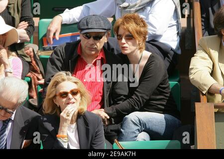 French actor Francis Perrin and his wife Caroline Berg watch a game during the 6th day of French Open Tennis tournament held at Roland Garros stadium in Paris, France on June 2, 2006. Photo by Gouhier-Nebinger-Zabulon/ABACAPRESS.COM. Stock Photo