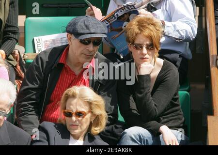 French actor Francis Perrin and his wife Caroline Berg watch a game during the 6th day of French Open Tennis tournament held at Roland Garros stadium in Paris, France on June 2, 2006. Photo by Gouhier-Nebinger-Zabulon/ABACAPRESS.COM. Stock Photo