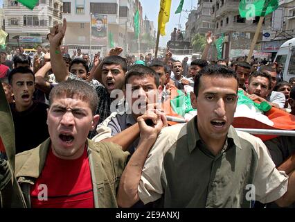 Palestinians carry the body of Anwar Abu Sela'a, during his funeral in Jabalia, Northern Gaza Strip, Palestine, on June 8, 2006, one day after he was killed by Israeli tanks opening fire from across the border. Photo by Mohamed Atta/ABACAPRESS.COM Stock Photo