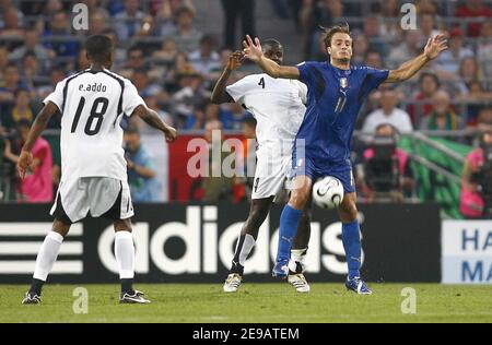 Ghana's Eric Addo and Italy's Alberto Gilardino during the World Cup 2006, Group E, Italy and Ghana in Hanover, Germany on June 12, 2006. Italy won 2-0. Photo by Christian Liewig/ABACAPRESS.COM