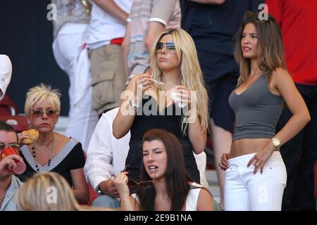 Carly Zucker (r) partner of England footballer Joe Cole and Toni Poole, fiance of England footballer John Terry attend the English vs Ecuador match as part of the 2006 Worl Cup, in Stuttgart, Germany, on June 25, 2006. Photo by Gouhier-Hahn-Orban/Cameleon/ABACAPRESS.COM Stock Photo