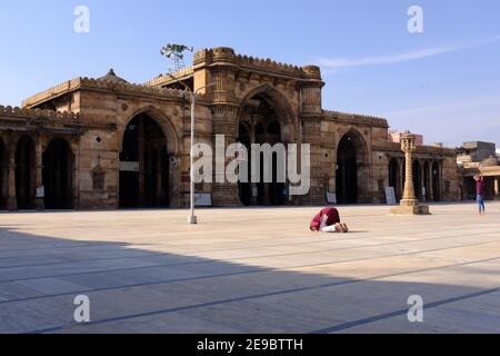 A man praying at Jama Mosque, Ahmedabad, Gujarat, India Stock Photo