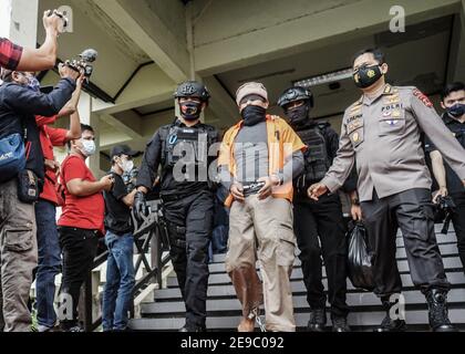 Makassar, South Sulawesi, Indonesia. 4th Feb, 2021. A total of 19 suspected terrorists in Makassar, South Sulawesi, Indonesia, who were arrested a few weeks ago, were taken to Jakarta to undergo legal proceedings under strict police guard. All have become suspects for violating the Terrorism Law. These terrorists pledged allegiance to the Islamic State of Iraq and Syria (ISIS) led by Abu Bakr al-Baghdadi. Credit: Herwin Bahar/ZUMA Wire/Alamy Live News Stock Photo