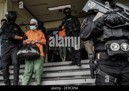 Makassar, South Sulawesi, Indonesia. 4th Feb, 2021. A total of 19 suspected terrorists in Makassar, South Sulawesi, Indonesia, who were arrested a few weeks ago, were taken to Jakarta to undergo legal proceedings under strict police guard. All have become suspects for violating the Terrorism Law. These terrorists pledged allegiance to the Islamic State of Iraq and Syria (ISIS) led by Abu Bakr al-Baghdadi. Credit: Herwin Bahar/ZUMA Wire/Alamy Live News Stock Photo