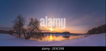 Winter evening landscape with sunrays in the sunset light Stock Photo