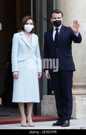 Moldova's President Maia Sandu and French President Emmanuel Macron ...