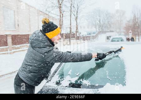 Removal ice from automobile windshield. Hand with liquid spray for car  window defrost in winter season Stock Photo - Alamy