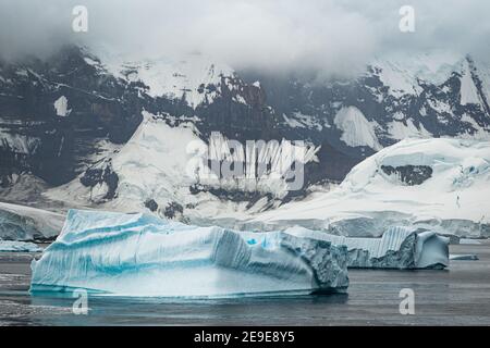 Icebergs,glacier and mountains along the Gerlache Strait, Antarctica Stock Photo