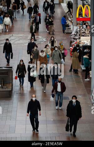 Tokyo, Japan. 4th Feb, 2021. People wear facemasks as a preventive measure against the spread of Covid19 at the shopping district of Shinjyuku in Tokyo.Japan's death toll from COVID-19 has now risen by 119 from the previous day to 6,084 on Wednesday, exceeding the 6,000 mark only 11 days after it topped 5,000 on 23rd Jan. Credit: James Matsumoto/SOPA Images/ZUMA Wire/Alamy Live News Stock Photo