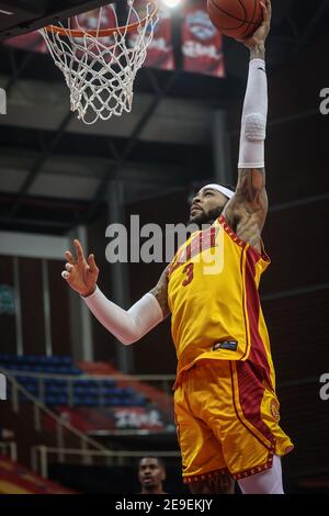 Zhuji, China's Zhejiang Province. 4th Feb, 2021. Eric Moreland of Shanxi Loongs dunks during the 38th round match between Shanxi Loongs and Tianjin Pioneers at the 2020-2021 season of the Chinese Basketball Association (CBA) league in Zhuji, east China's Zhejiang Province, Feb. 4, 2021. Credit: Pan Yulong/Xinhua/Alamy Live News Stock Photo