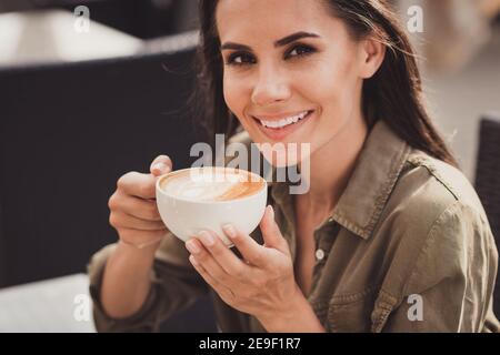 Photo portrait of gorgeous smiling woman drinking nice tasty coffee in cafe Stock Photo