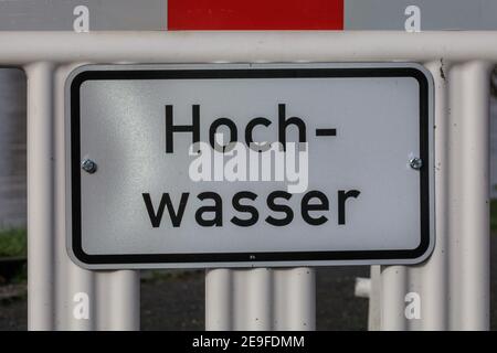 Duisburg, NRW, Germany. 04th Feb, 2021. Hochwasser (flooding) sign. Signs warn walkers to be aware of the rising water levels. Water levels on the River Rhine have risen to 9.25 metres at Ruhrort near the port of Duisburg. The flood situation North Rhine-Westphalia remained tense on Thursday with water levels expected to rise further along the River Rhine Duisburg, as well as Düsseldorf, Wesel and Cologne, where ships can now no longer operate. Credit: Imageplotter/Alamy Live News Stock Photo