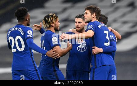 Chelsea's Jorginho (centre) celebrates with team-mates after scoring their side's first goal of the game from the penalty spot during the Premier League match at the Tottenham Hotspur Stadium, London. Picture date: Thursday February 4, 2021. Stock Photo
