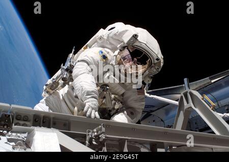 STS-115 Mission Specialist Heidemarie Stefanyshyn-Piper waves as she exits  the Operations and Checkout Building at the Kennedy Space Center in Cape  Canaveral, Fla., Saturday, Sept. 9, 2006. NASA officials are hoping for