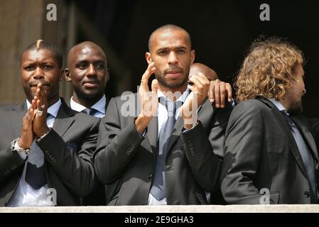 French soccer players meet their fans Place de la Concorde in Paris Stock Photo