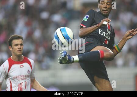 Psg's Sylvain Armand in action during the UEFA Cup football match Paris  Saint-Germain vs Panathinaikos at the Parc des Princes in Paris, France on  December 13, 2006. Psg won 4-0. Photo by