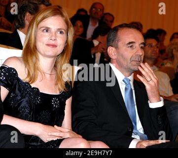 Newlywed French actress Isabelle Carre and producer Bruno Pesery arrive to the premiere of their new film 'Private Fears in Public Places' at the 63rd annual Venice Film Festival in Venice, Italy, on September 2, 2006. Photo by Nicolas Khayat/ABACAPRESS.COM Stock Photo