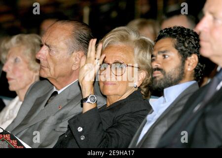 Claude Pompidou (L), France's President Jacques Chirac (2nd L), first lady Bernadette Chirac (2nd R), and actor Jamel Debbouze (R) await the screening of the film 'Indigenes' to raise funds for the Pompidou Foundation at the 'George V' cinema in Paris, France, on September 5, 2006. Photo by Samson Thomas/Pool/ABACAPRESS.COM Stock Photo