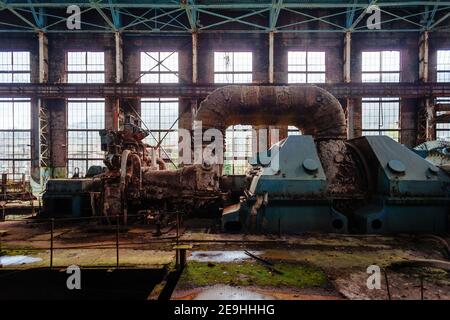 Exploring an abandoned Power plant TOXEL! 