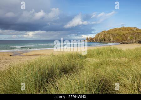 Isle of Lewis and Harris, Scotland: Dunes grasses and secluded beach of Dail Mor (Dalmore) beach on the north side of Lewis Island Stock Photo